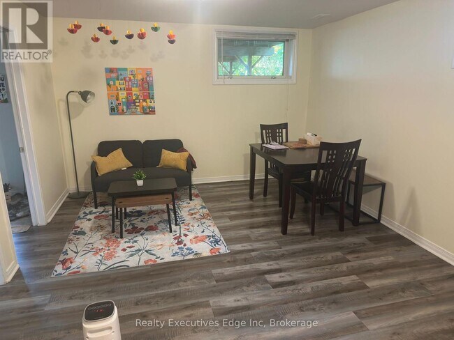 242 Farley Dr in Guelph, ON - Building Photo - Building Photo