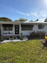 1184 Milano Dr in Naples, FL - Building Photo