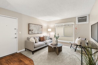 River's Edge Apartments in Carmichael, CA - Building Photo - Building Photo