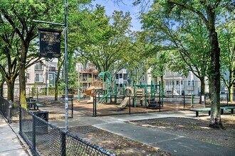 227 W 3rd St, Unit 2 in Boston, MA - Building Photo - Building Photo