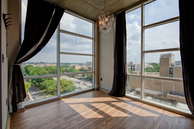 property at 505 E 6th St