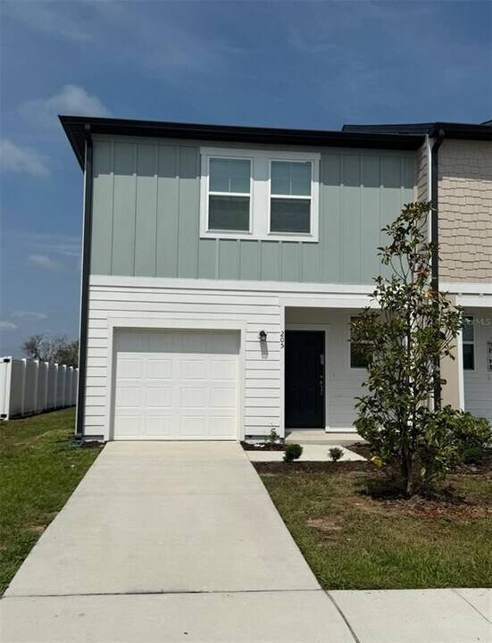 205 Mandovi St in Davenport, FL - Building Photo