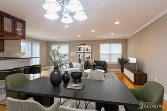 34 Chimney Ct in Old Bridge, NJ - Building Photo - Building Photo