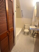 8 Chapin St, Unit #1J in Winchester, MA - Foto de edificio - Building Photo