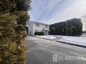 12 Burlew Pl in Sayreville, NJ - Building Photo - Building Photo