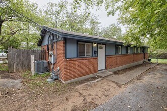 2928 E 12th St in Austin, TX - Building Photo - Building Photo