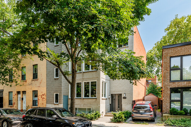 2376 Quesnel Rue in Montréal, QC - Building Photo - Building Photo