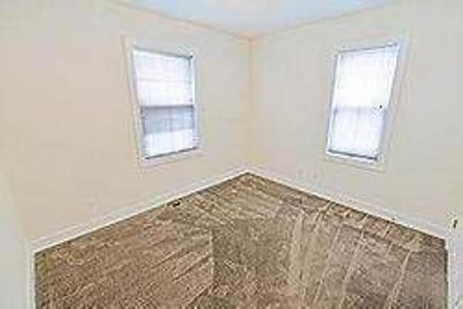 property at 421 W 6th St