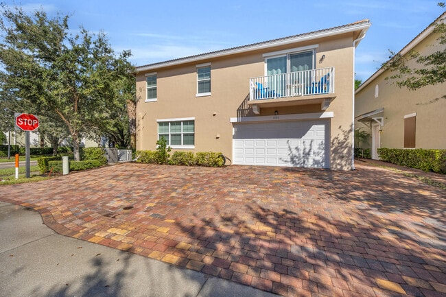 1080 Community Dr in Jupiter, FL - Foto de edificio - Building Photo