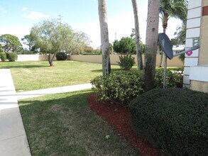 1566 SE Royal Green Cir-Unit -V-101 in Port St. Lucie, FL - Building Photo - Building Photo