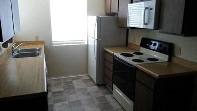 10332 Caminito Aralia-Unit -APT 109 in San Diego, CA - Building Photo - Building Photo