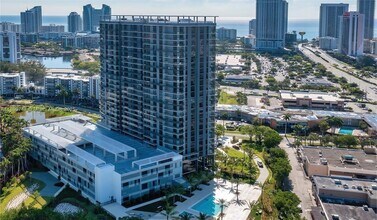 101 Diplomat Pkwy, Unit 0607 in Hallandale Beach, FL - Building Photo - Building Photo