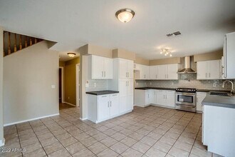 1062 S Portland Ave in Gilbert, AZ - Building Photo - Building Photo