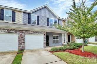 7107 Adare Mews Rd in Charlotte, NC - Building Photo - Building Photo