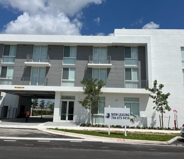 26720 Old Dixie Hwy in Homestead, FL - Foto de edificio - Building Photo