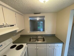 4128 Shoreline Dr in New Port Richey, FL - Building Photo - Building Photo