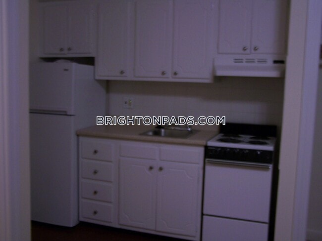 164 N Beacon St in Boston, MA - Building Photo - Building Photo