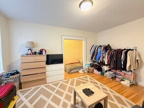 64 Queensberry St, Unit 212 in Boston, MA - Building Photo - Building Photo