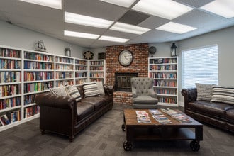 Creek Park Village 55+ Senior Community in Clovis, CA - Building Photo - Building Photo