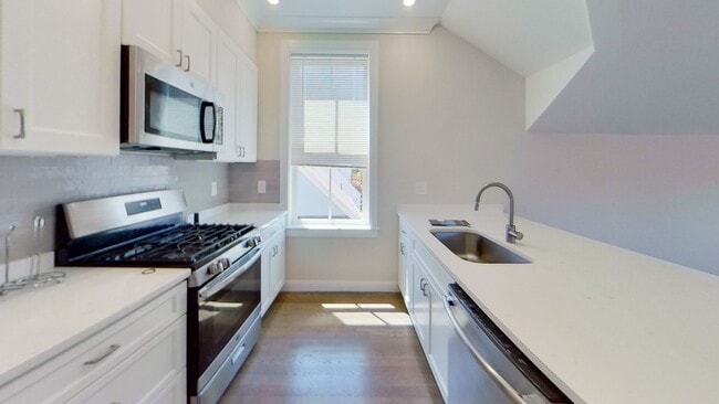 79 Linden St, Unit 4 in Boston, MA - Foto de edificio - Building Photo