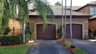 1354 Veracruz Ln in Weston, FL - Building Photo