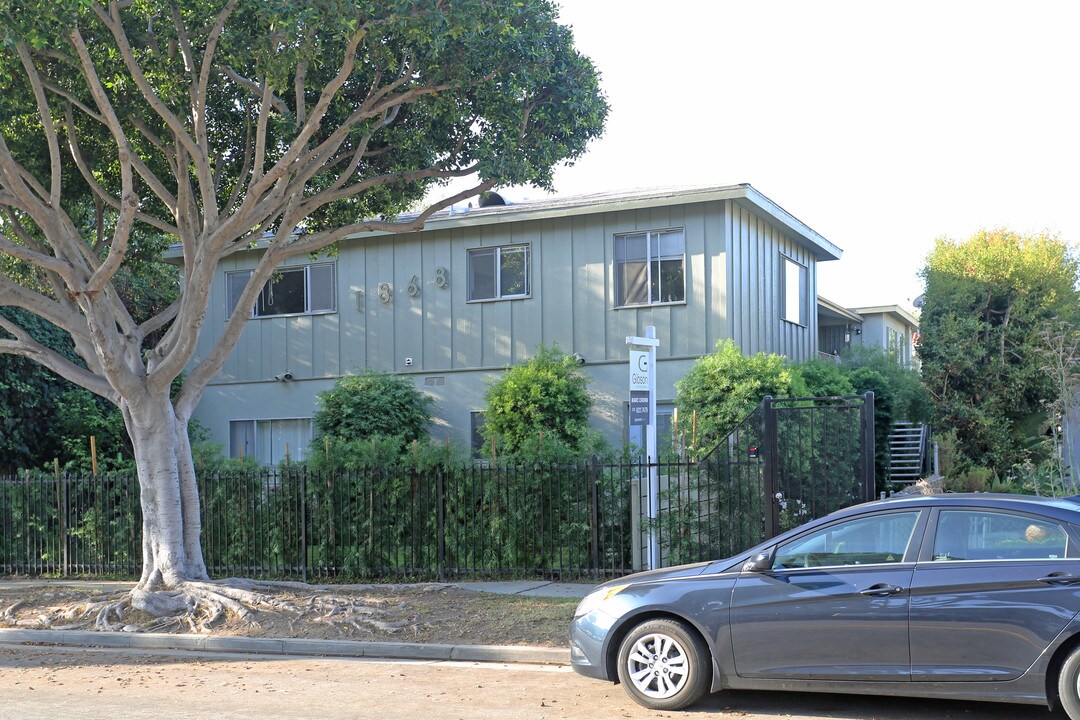 1868 10th St in Santa Monica, CA - Building Photo