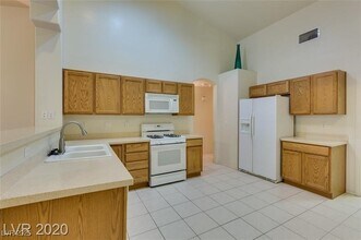 10308 Juniper Creek Ln in Las Vegas, NV - Foto de edificio - Building Photo