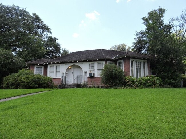 property at 1819 Cedardale Ave