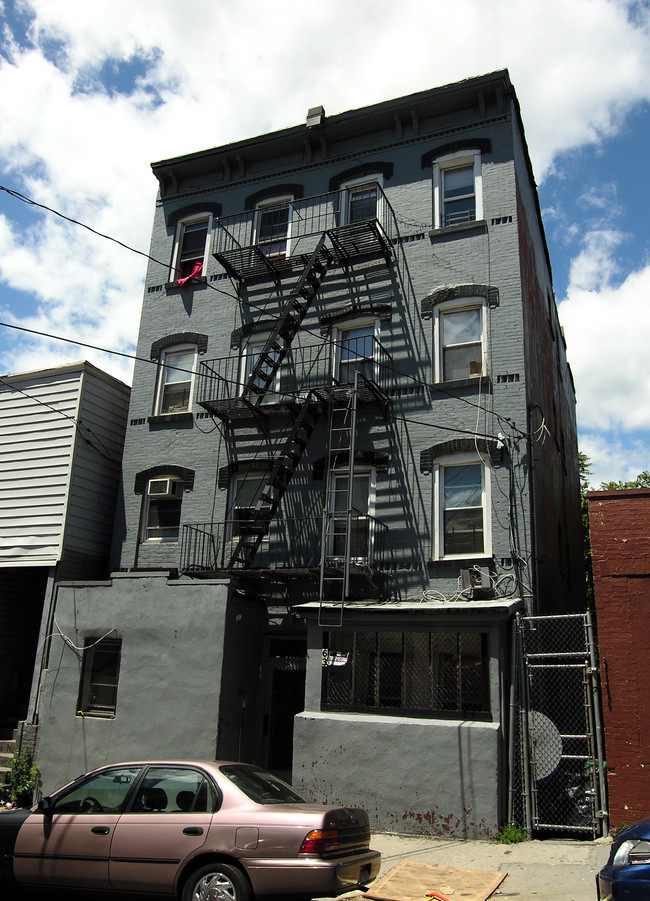 63 Oak St in Yonkers, NY - Building Photo - Building Photo