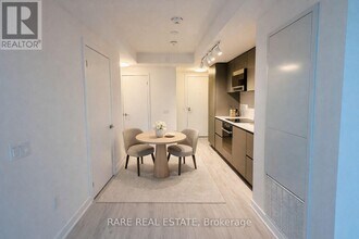 120 Broadway Ave in Toronto, ON - Building Photo - Building Photo