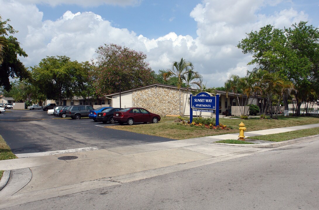 Sunset Way in Miami, FL - Building Photo
