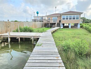 4606 Warren Way in Hitchcock, TX - Building Photo - Building Photo