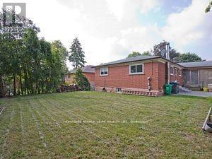 28 Ladore Dr in Brampton, ON - Building Photo - Building Photo