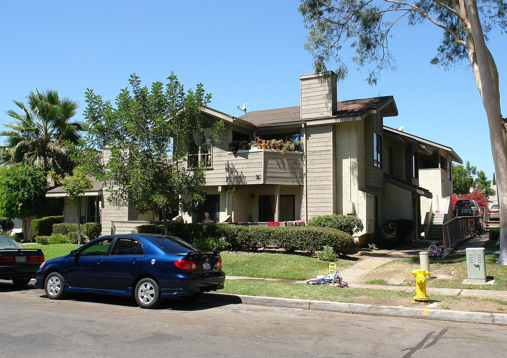 23161 Saguaro St in Lake Forest, CA - Building Photo