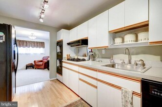 5902 Holland Rd in Rockville, MD - Building Photo - Building Photo