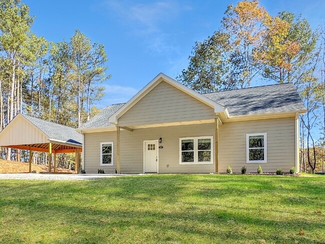 3845 Honeysuckle Rd in Gainesville, GA - Building Photo - Building Photo