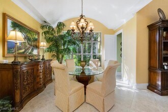 8535 Bellagio Dr in Naples, FL - Foto de edificio - Building Photo
