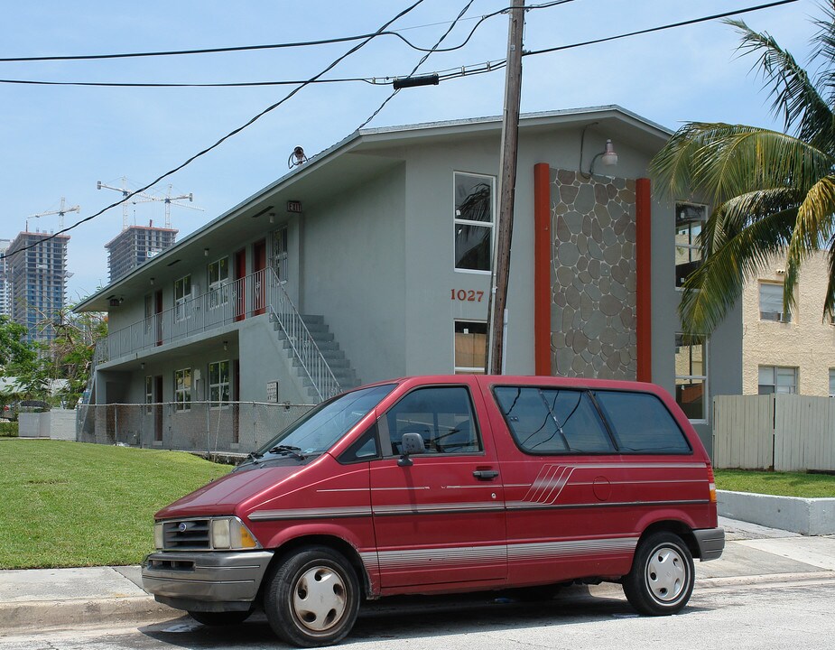 1027 SW 4th Ave in Miami, FL - Foto de edificio