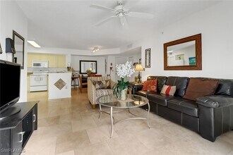 1180 Wildwood Lakes Blvd in Naples, FL - Building Photo - Building Photo