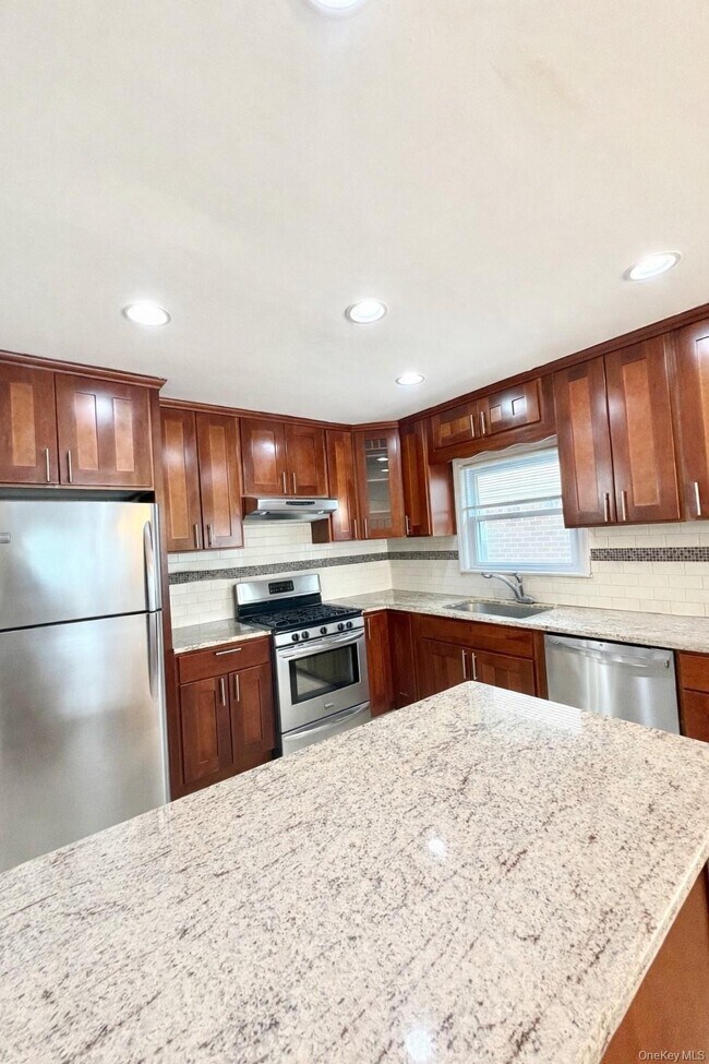 property at 15-63-63 Murray St