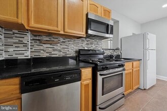 1020 S Bouvier St in Philadelphia, PA - Building Photo - Building Photo