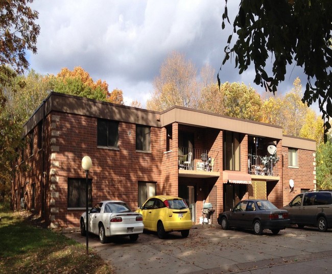 Oak Heights Apartments in Saint Croix Falls, WI - Building Photo - Building Photo