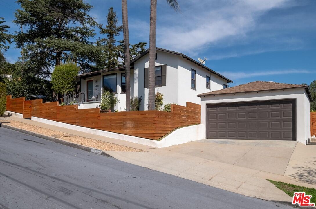 4128 Aguilar Way in Los Angeles, CA - Building Photo