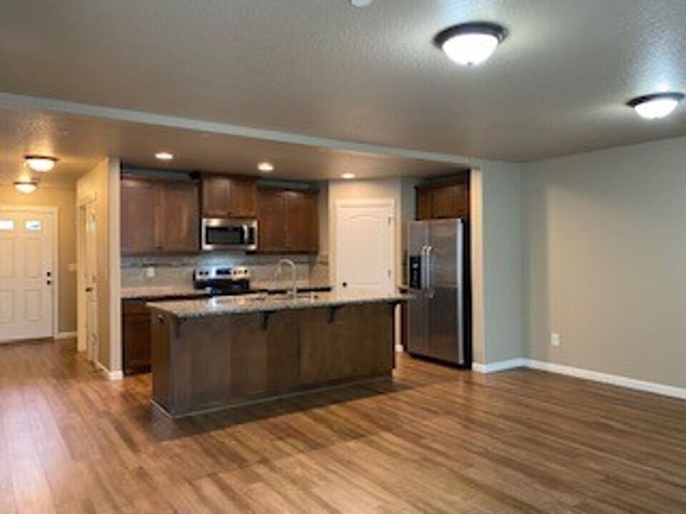 8106 NE 20th St in Vancouver, WA - Building Photo