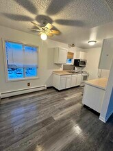 301 E 46th Ave, Unit 3 in Anchorage, AK - Foto de edificio - Building Photo