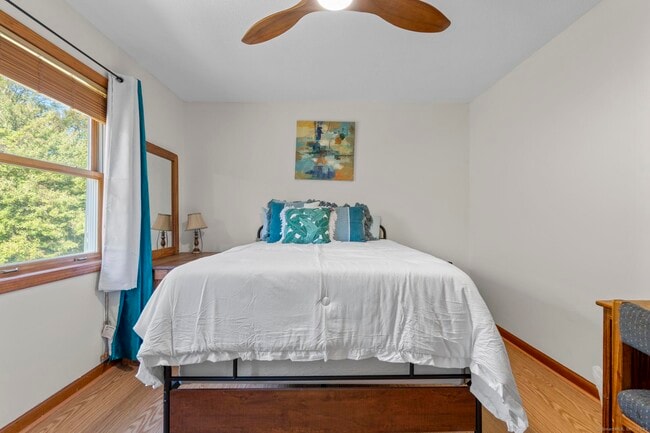 33 Big Spruce Ln in West Haven, CT - Building Photo - Building Photo