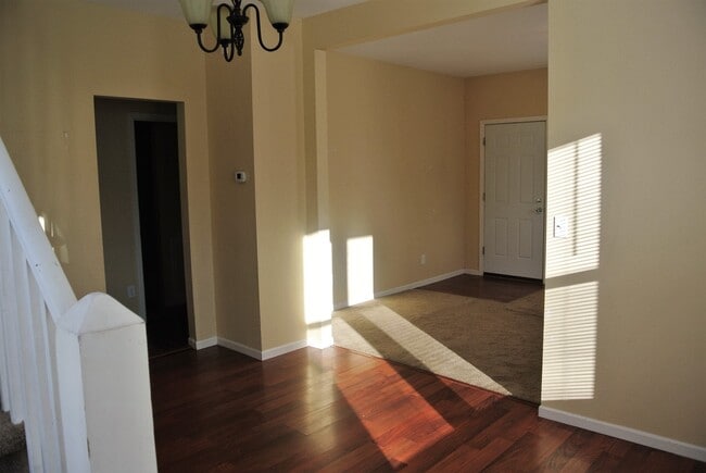 617 11th St NW in Minot, ND - Building Photo - Building Photo