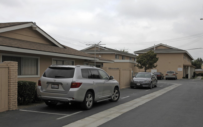 Cypress VIllage in Garden Grove, CA - Foto de edificio - Building Photo