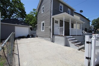12 Elm Ave in Hempstead, NY - Building Photo - Building Photo