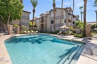 2025 E Campbell Ave, Unit Biltmore Area Condo! in Phoenix, AZ - Foto de edificio - Building Photo